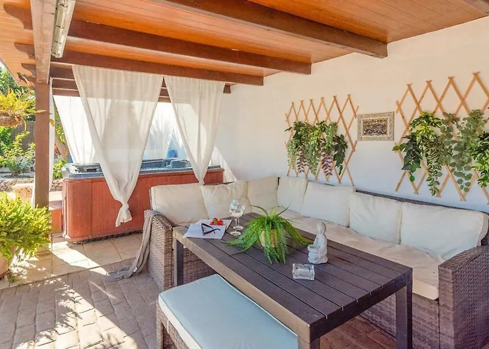 Jimena By Ruralidays *